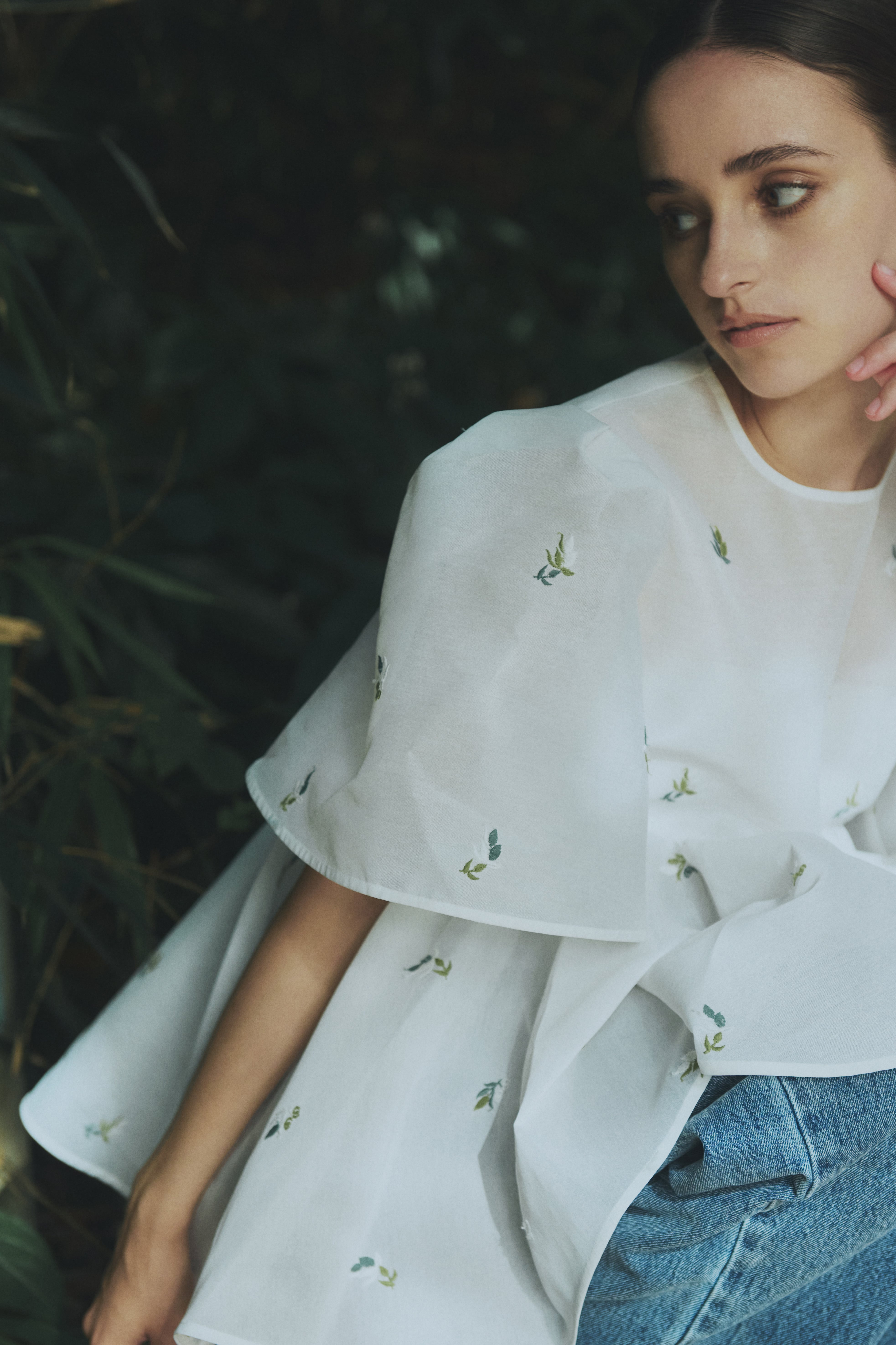 Bell sleeve embroidery blouse | Bluelea
