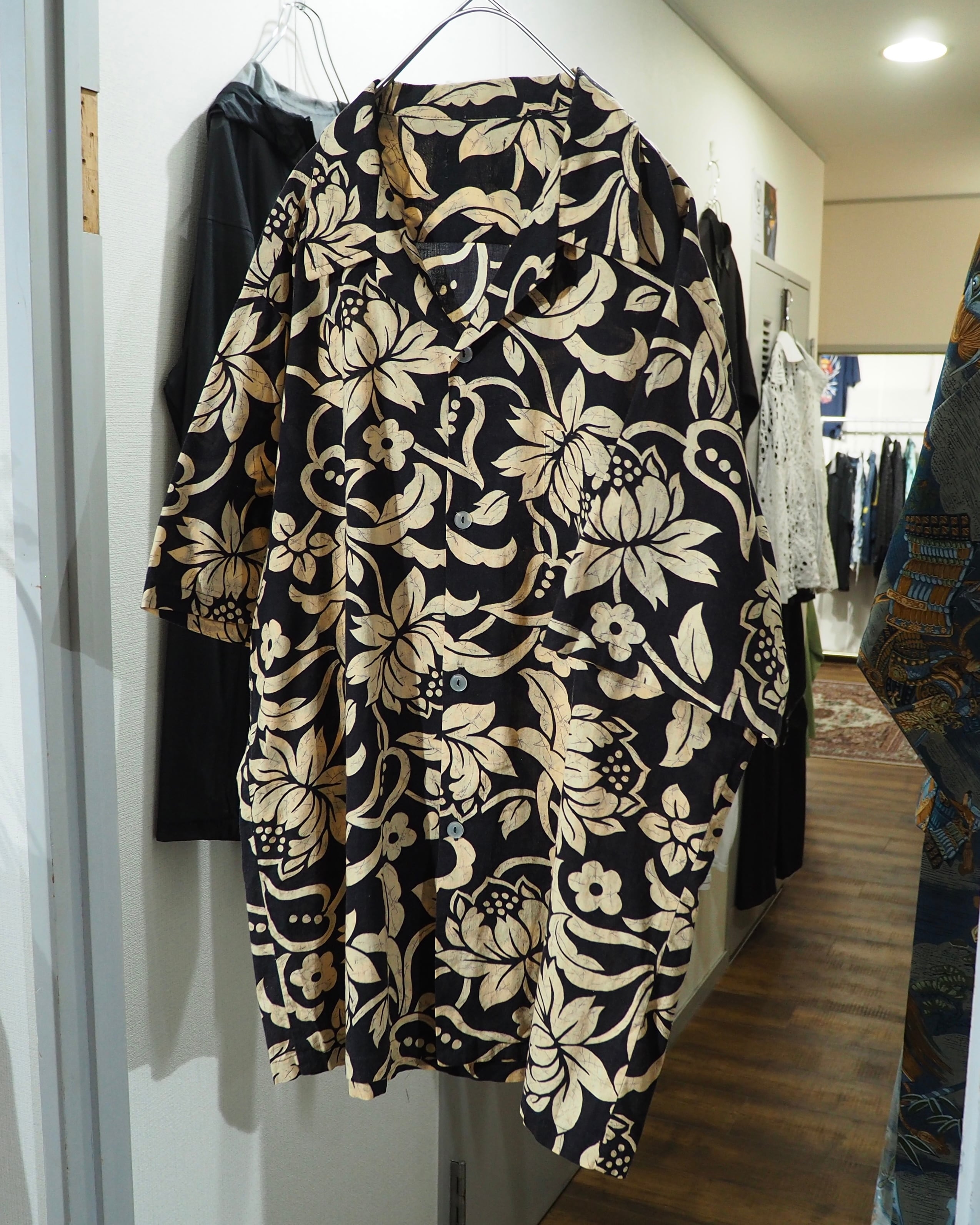 1980 - 90s Beautiful Botanical Flower All Over Pattern Vintage Open Collar SS Shirt