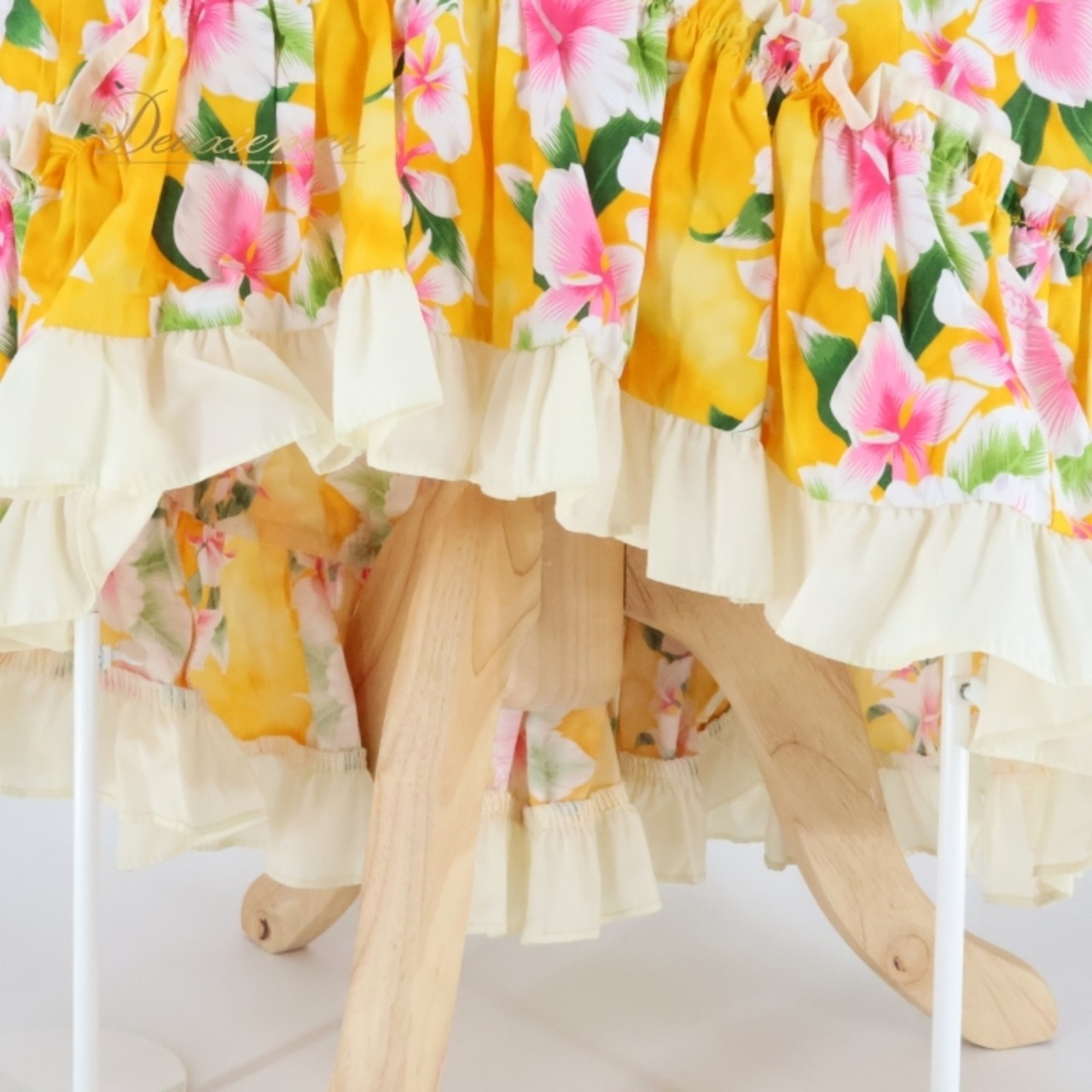 フラダンス 衣装 ワンピース ドレス Royal Creations イエロー系 ハワイ製 アシンメトリー フリル ハイビスカス柄 かわいい 華やか 鮮やか 明るい 元気 ハワイアン アロハ ハワイアンプリント フラ ダンス レッスン 練習 リゾート