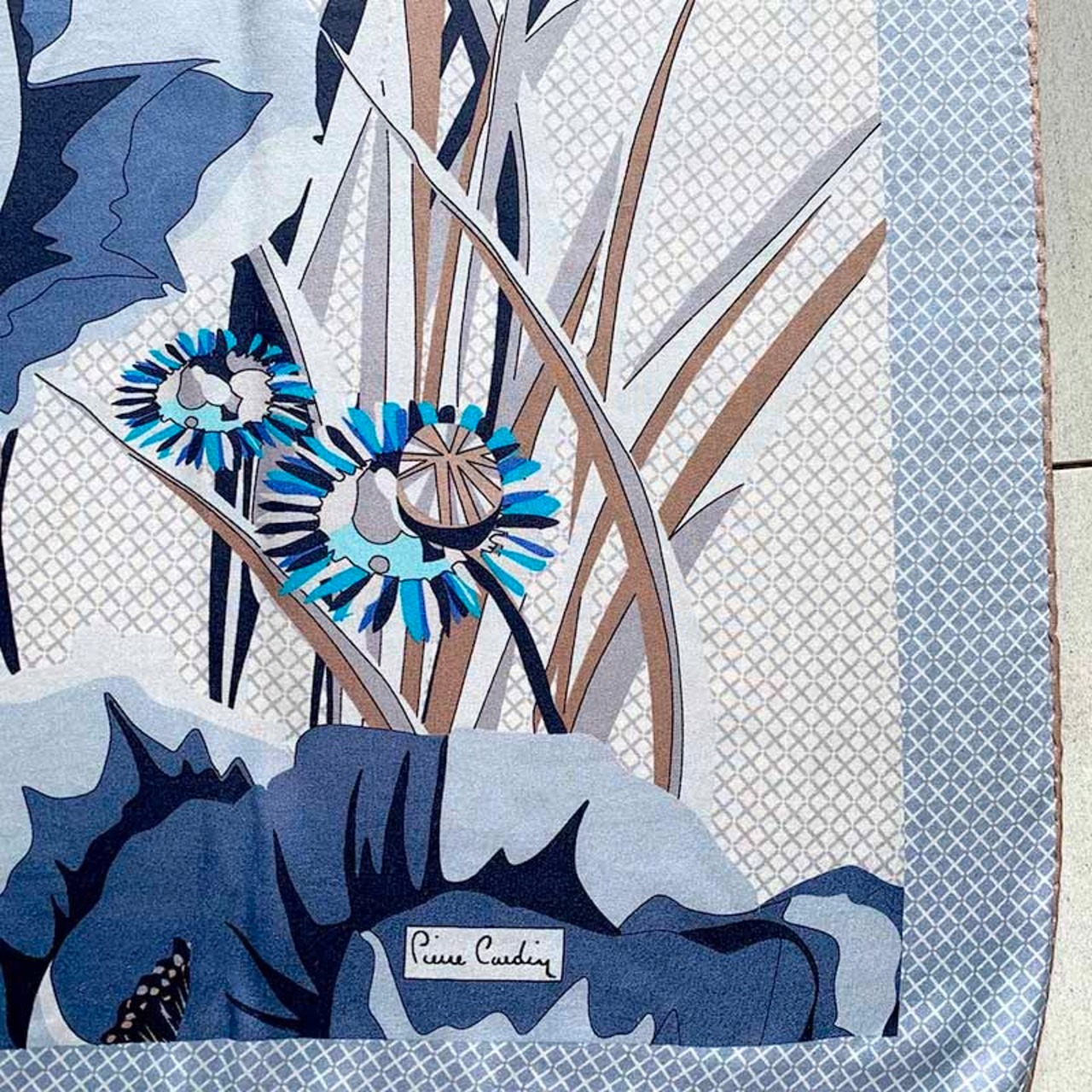 スカーフ　ピエール・カルダン　青系レトロ大柄　シルクスカーフ 12accs17