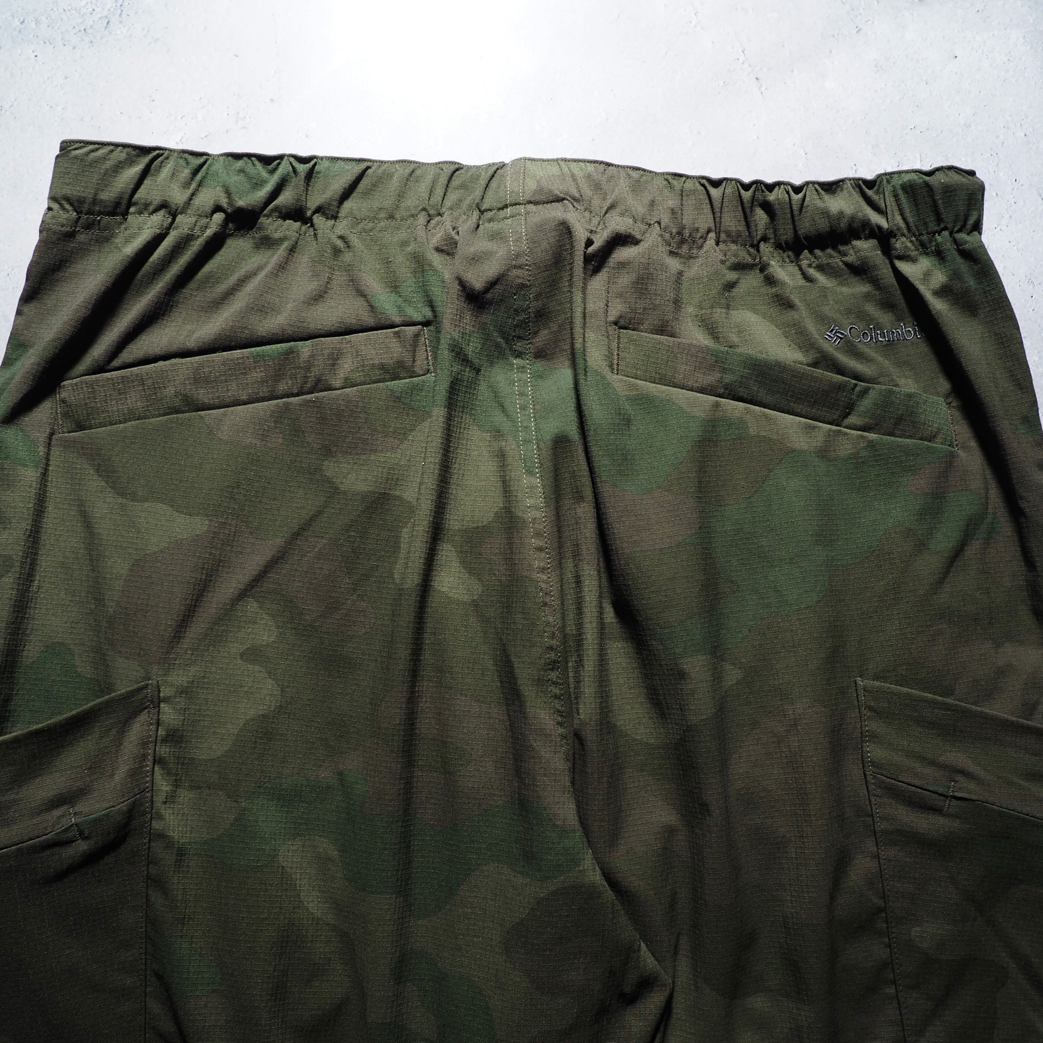 2000s ” Columbia ” Tech side Pockets × camouflage pattern short pants