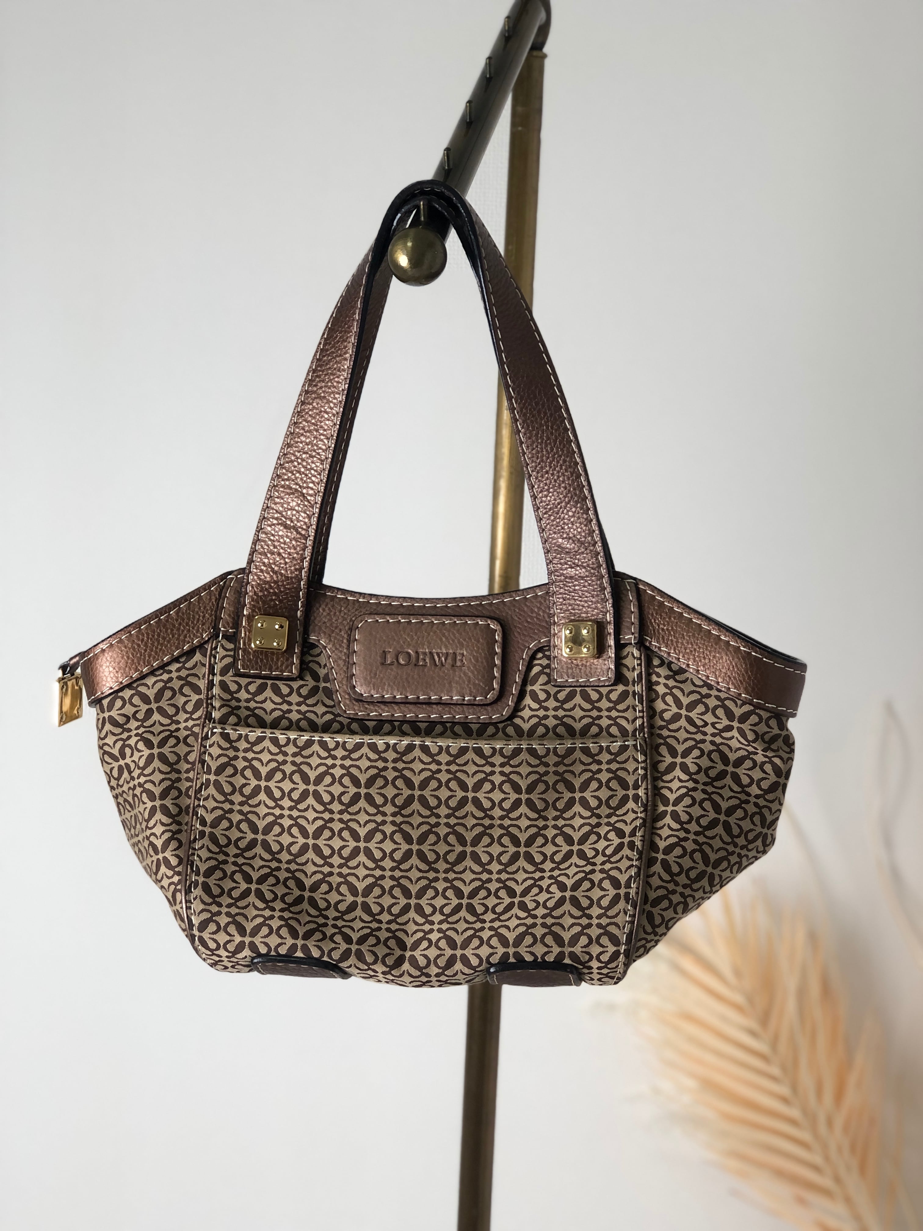 美品✨LOEWE ロエベ ハンドバッグ アナグラム レザー ブラウン 楽天市場】ロエベ ハンドバッグ ルナ アナグラム ブラウン