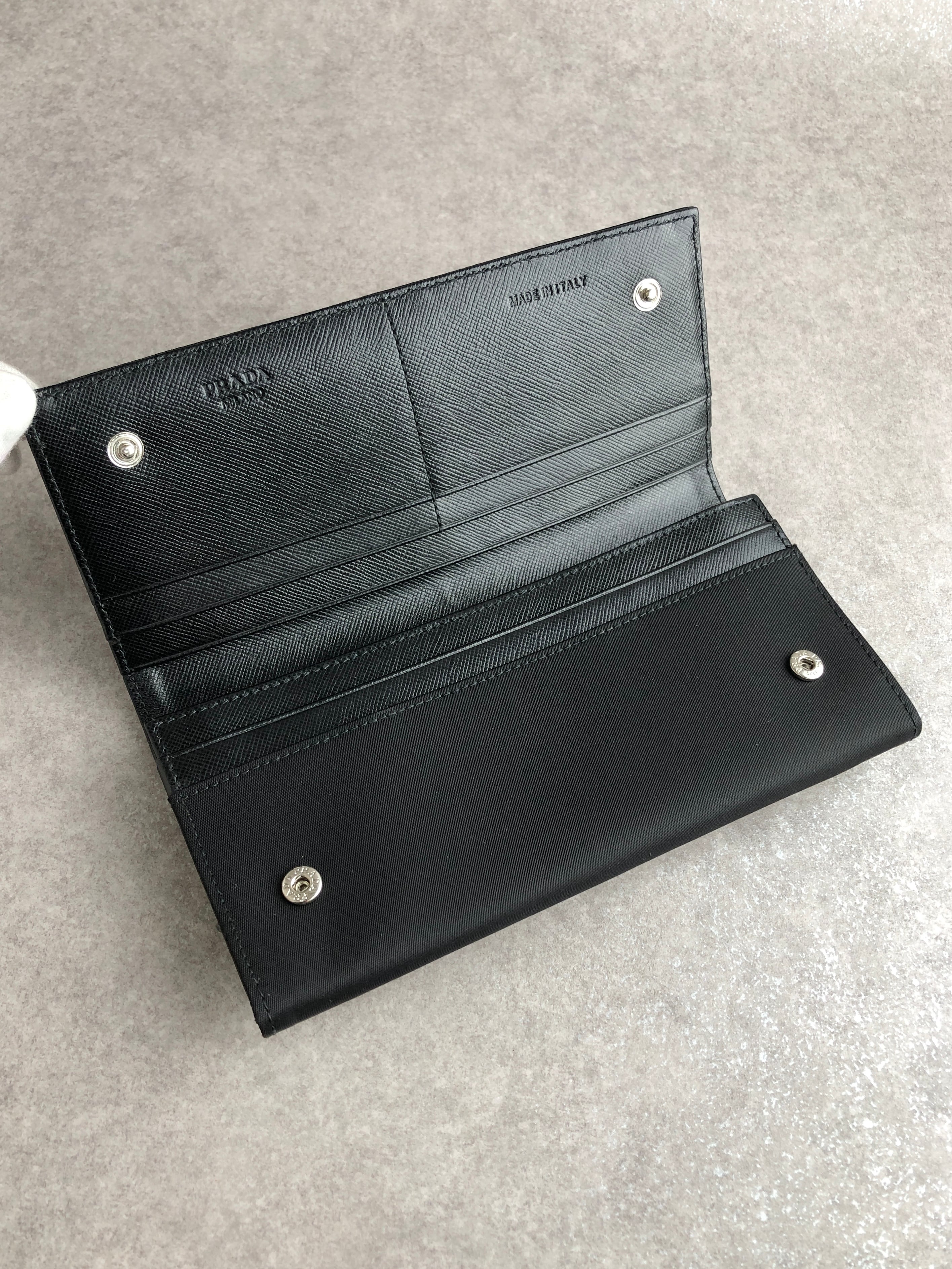PRADA プラダ 財布 ブラック トライアングルロゴ ナイロン 二つ折り 長