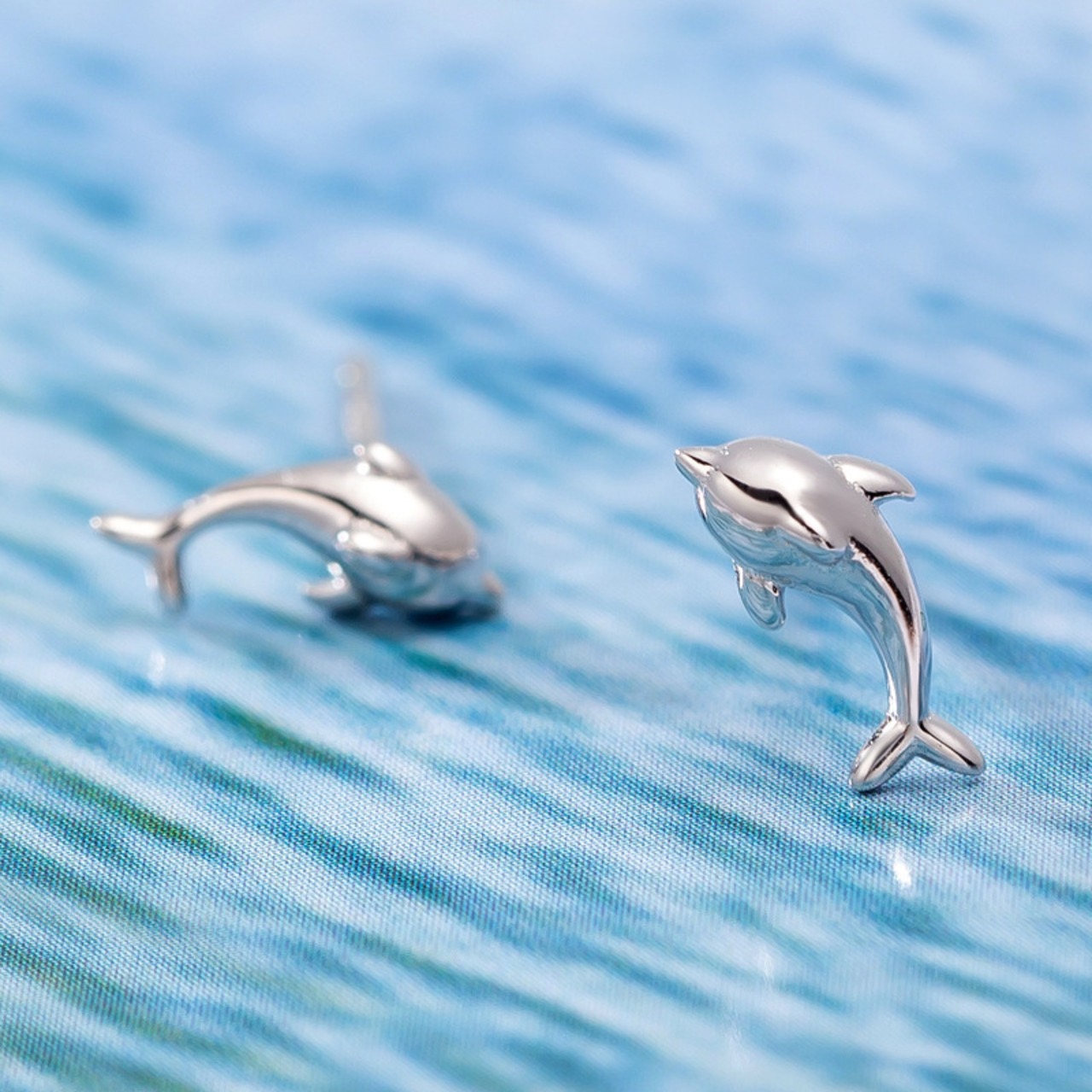 18金イルカ(dolphin)スタッドピアス 嗅ぎ