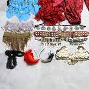 ベリーダンス 衣装 まとめ売り 70点以上 セット トップス スカート ズボン チョリ ピアス ネックレス 黒 白 金 青 上下セット 練習 レッスン アクセサリー パンツ ハーレムパンツ 頭飾り 花 つけまつげ ウィング オリエンタル トライバル