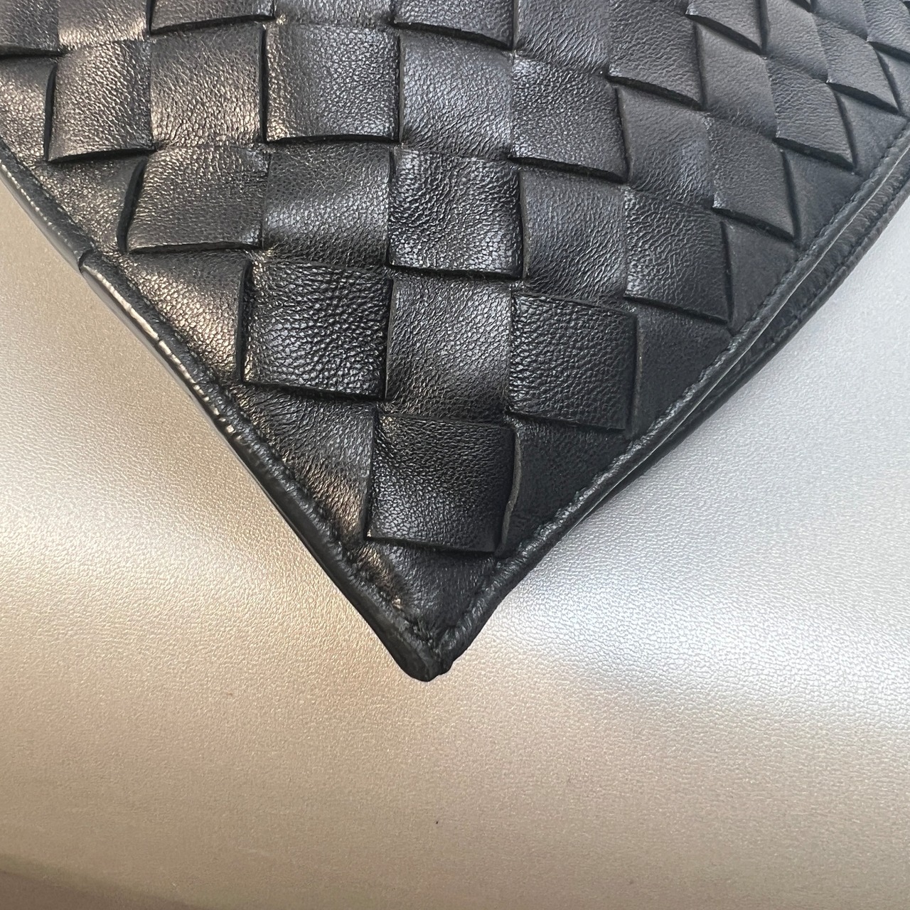 BOTTEGA VENETA イントレチャート レザー ハンドバッグ ブラック A-10542