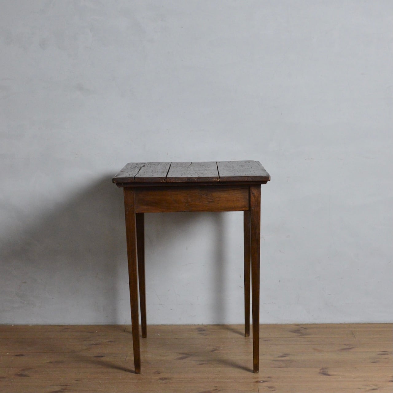 Table / テーブル〈サイドテーブル・花台・カフェテーブル・宣誓台