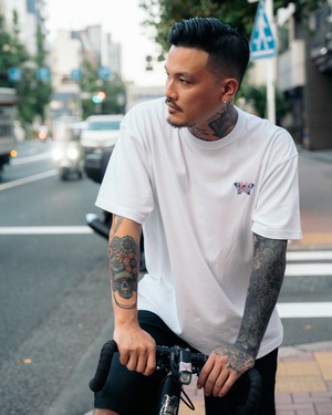 蛾虎刺繍Tシャツ(２色展開)