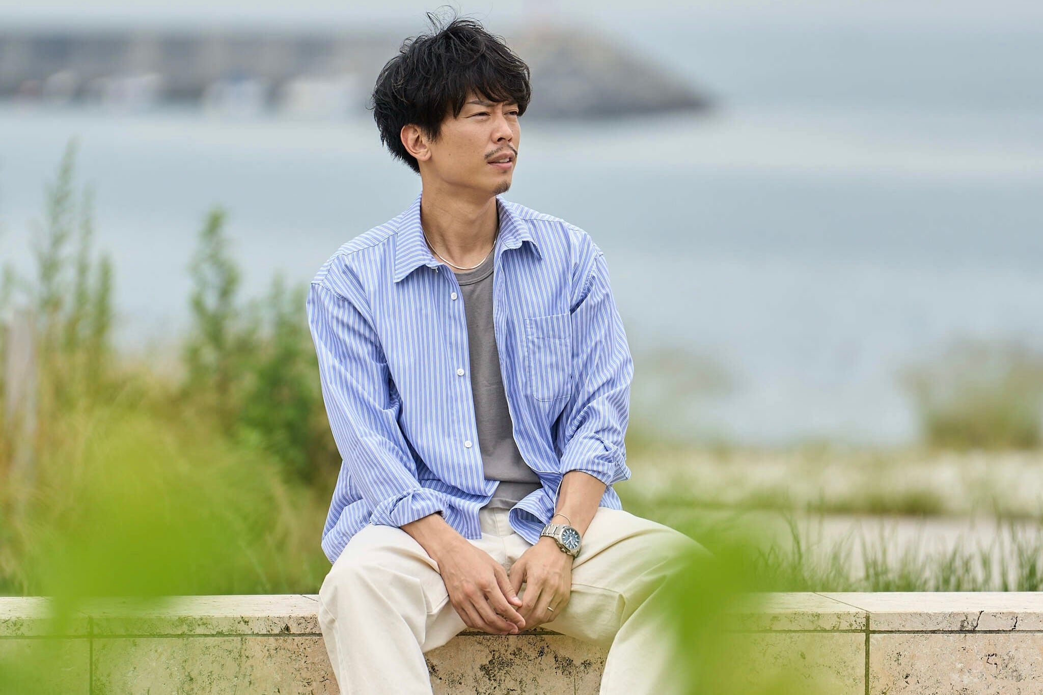 シュッと魅せる"ストライプシャツ"