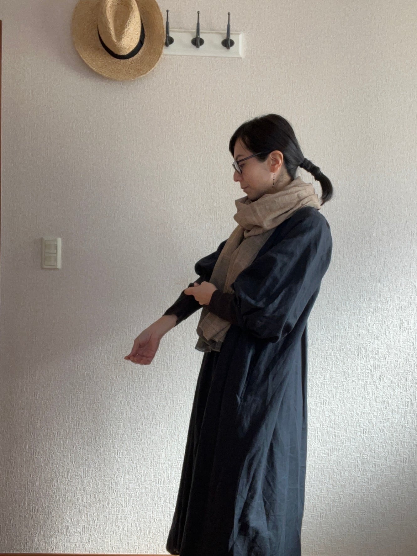 "大地を纏うストール" 　野蚕シルクの 溶岩染め　(阿蘇黄土)      Stole Embracing the Earth – Wild Silk Stole (Dyed with Lava from Mount Asama)