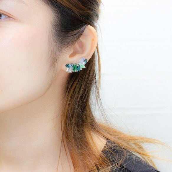 2秒で可愛いイヤーカフ エメラルド | 現代つまみ細工漣-Ren-