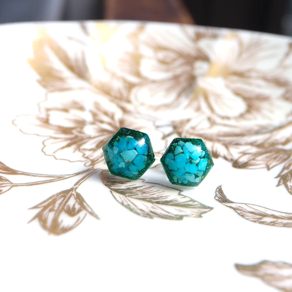 hexagon】ヘキサゴン ターコイズ レジン トルコ石 ラメ ピアス