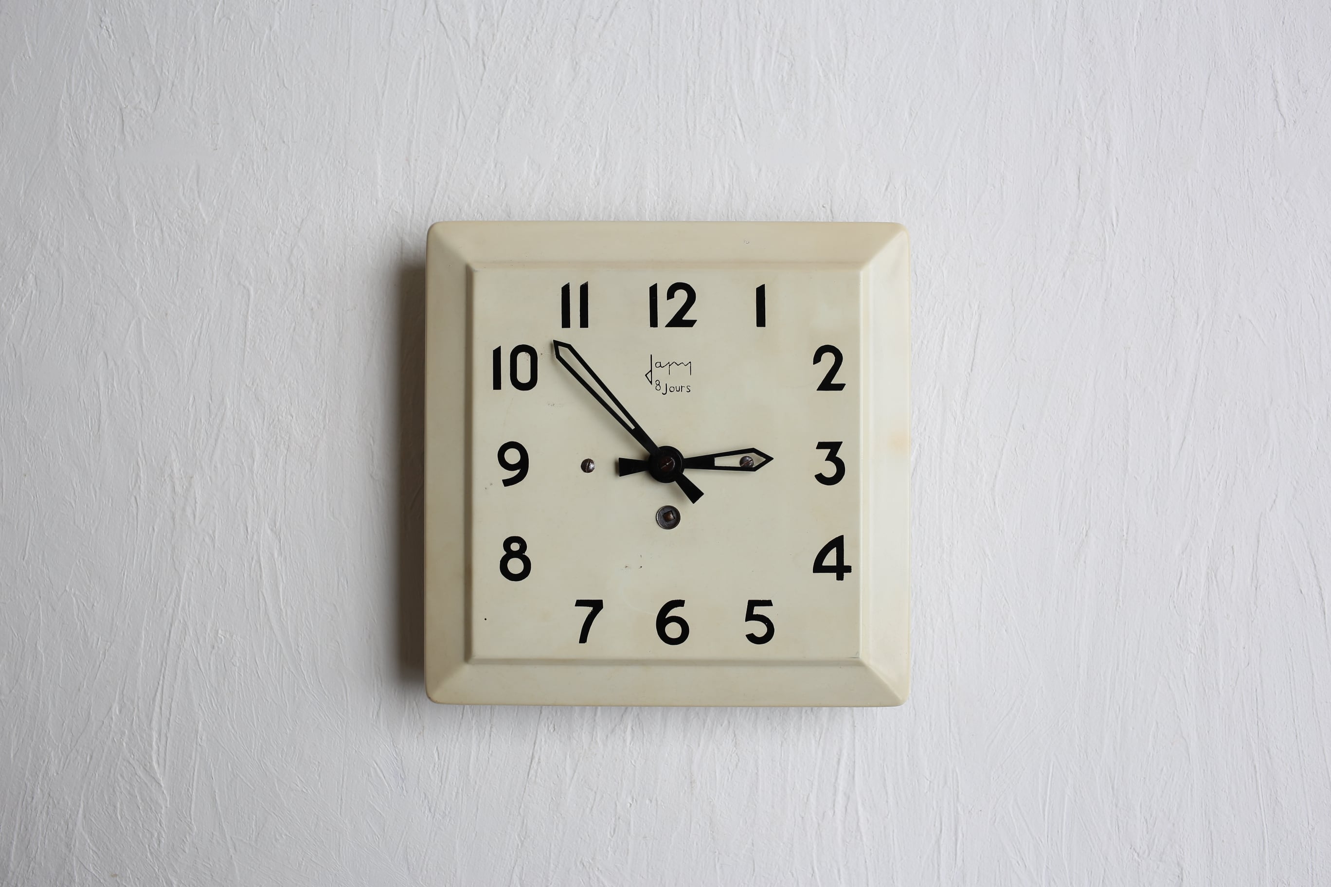 フランス アンティーク ヴィンテージ JAPY 壁掛け時計 スチール製 スクエア アイボリー(ゼンマイ機械式) N-03860