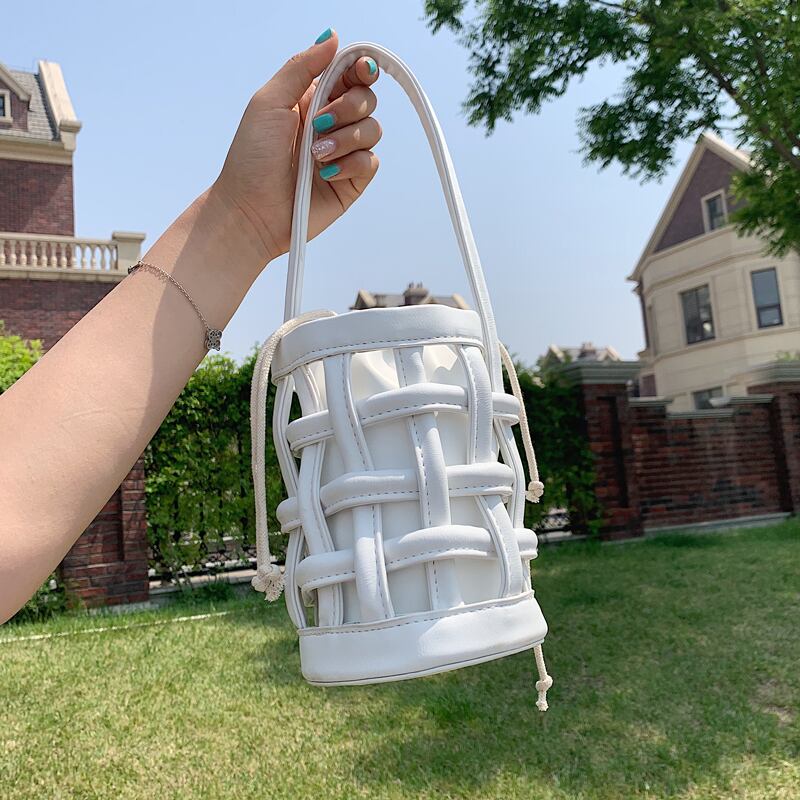 夏の中空スモールバッグ2020新しい流行のファッションユニークな女性のバッグワイルドメッセンジャーバッグネットレッドポータブルバケットバッグ 手作りハンドバック99094200183