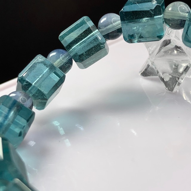 f44大人気★ブルーグリーンフローライトキューブブレスレット