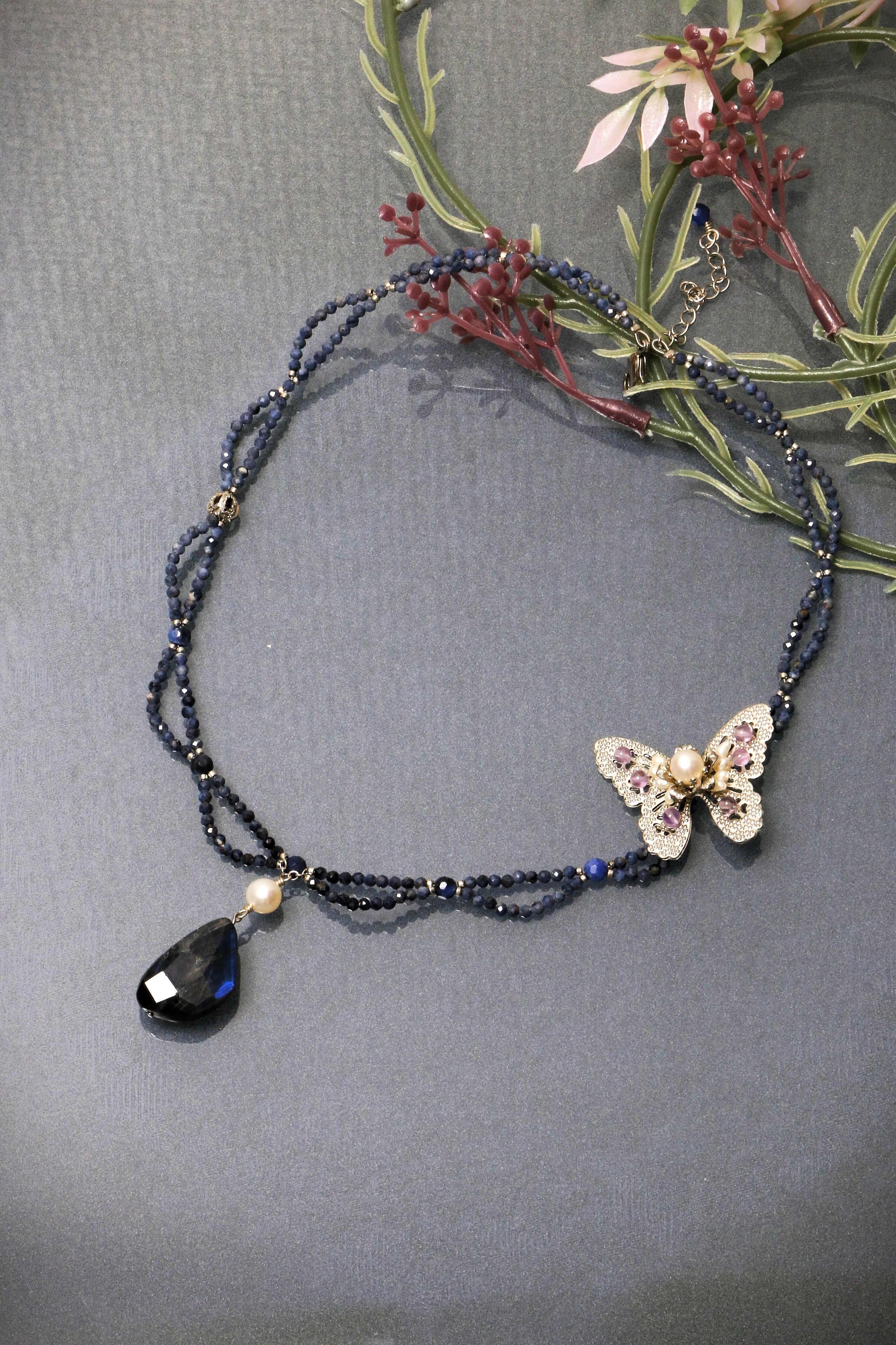 Night Forest 天然石 サファイアとラブラドライトのネックレス