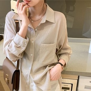 シャツ トップス 袖あり 長袖 Vネック 襟付き ストレート Iライン ポケット 前開き 透け感 薄手 かわいい 大人可愛い きれいめ シンプル 大人 上品 おしゃれ お洒落 エキゾチック 大人可愛い 大人女子 こなれ感 キュート ガーリー エレガント 存在感 とろみ感 抜け感 無地 10代 20代 30代 レディース 女性用 ママ OL 通勤 学生 通学 デート お出かけ 女子会 休日 アウトドア イベント リゾート 旅行 着回し 普段使い 重ね着 楽ちん モテ ゆったり ゆる アプリコット