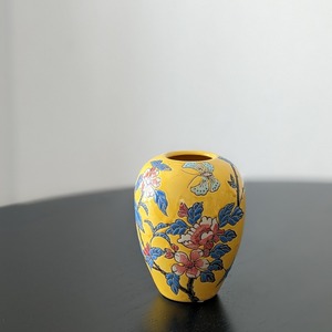 DES POTS / flower vase - yellow colored -