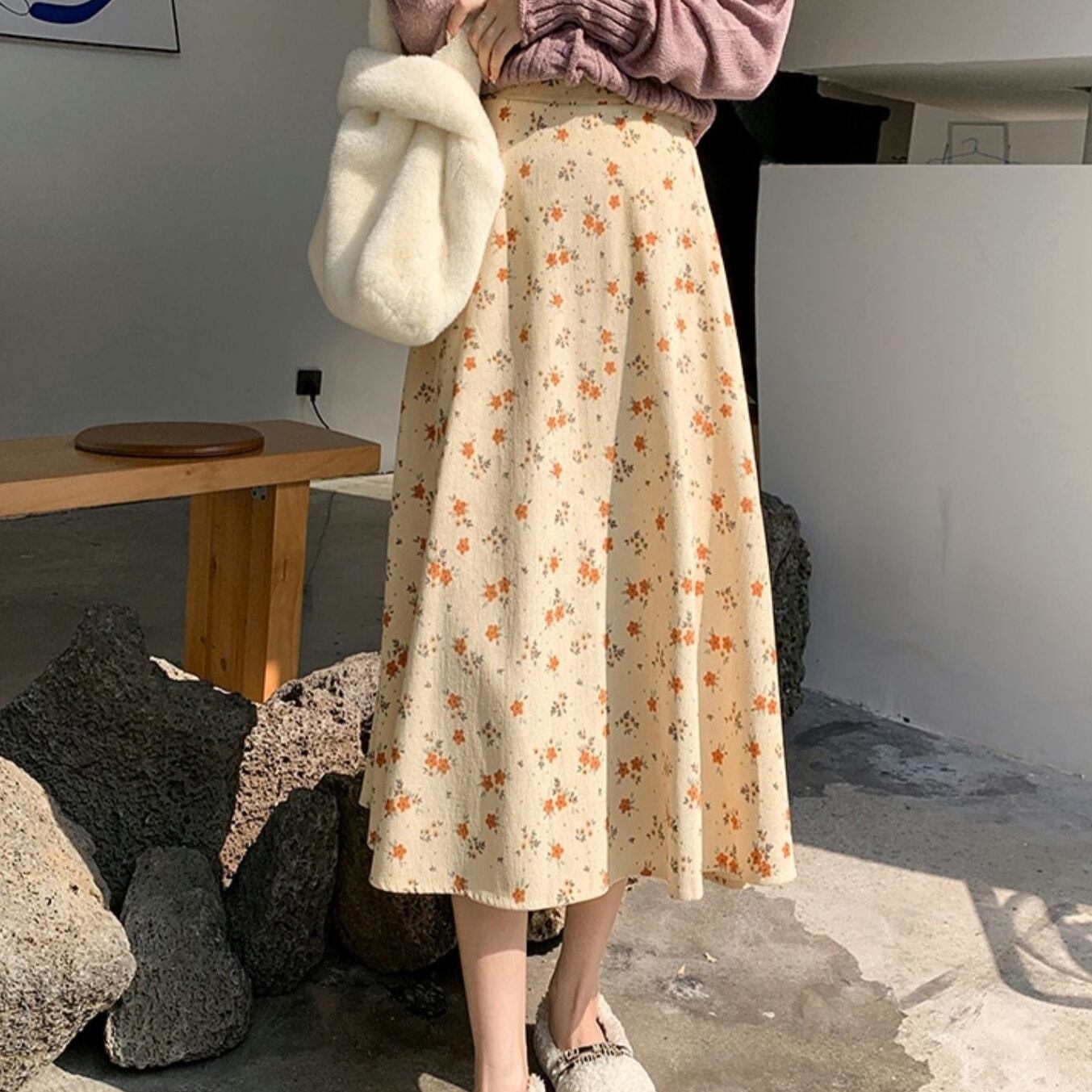 スカート レディース ロングスカート 2カラー フリーサイズ アプリコット ブラック カラバリ ボトムス レトロ 花柄 フローラル コーデュロイスカート ミモレ ファスナー ウエストゴム Aライン ハイウエスト スタイルアップ 脚長効果 体型カバー シンプル カジュアル フェミニン キュート 上品 エレガント 大人可愛い おしゃれ 普段使い デート お出かけ 女子会 休日 旅行 通勤 OL オフィス 通学 着まわし 楽ちん ファッション コーデ スタイル モテ 存在感 送料無料 着映え 秋 冬