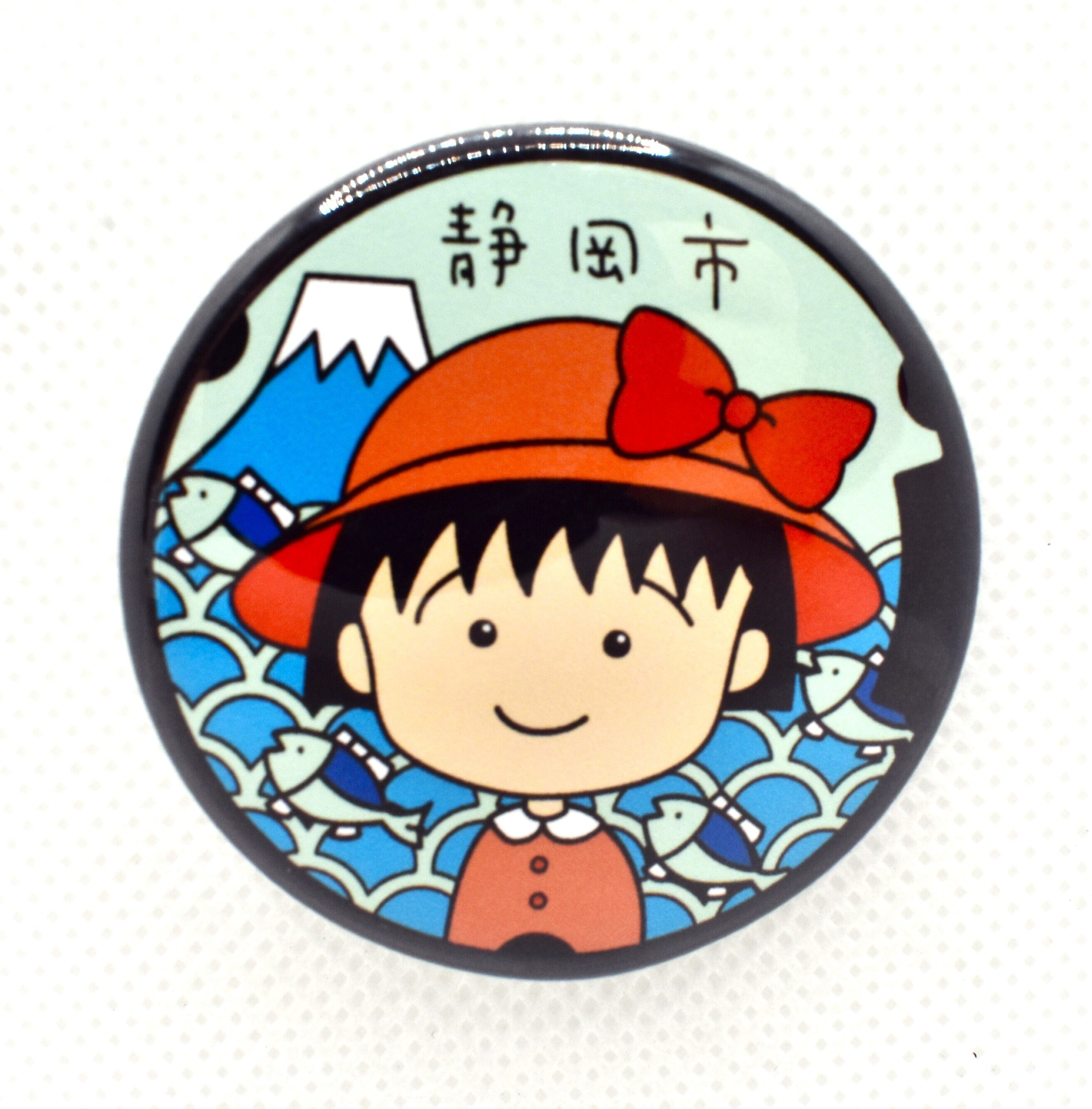 缶バッジ（マンホール赤い帽子） ちびまる子ちゃんランド | ちびまる子