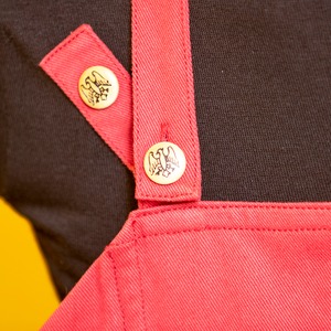 お守りイラストエプロン　レッド＆グリーン