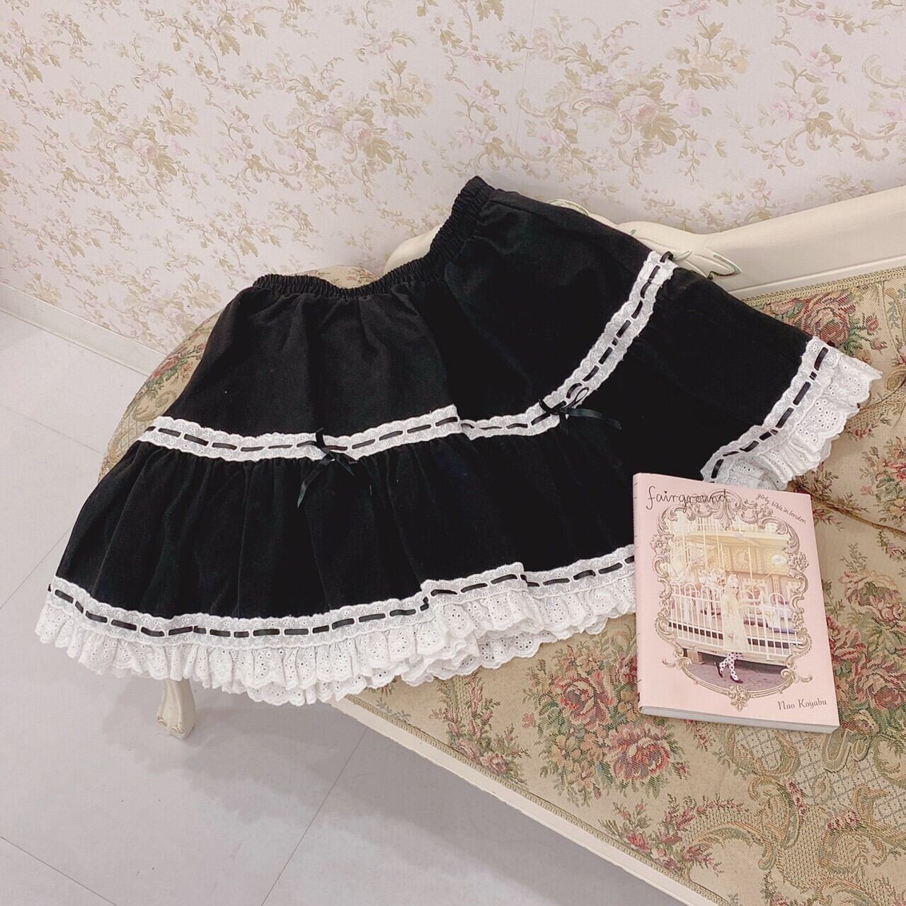 vintage black \u0026 white cotton frill skirt