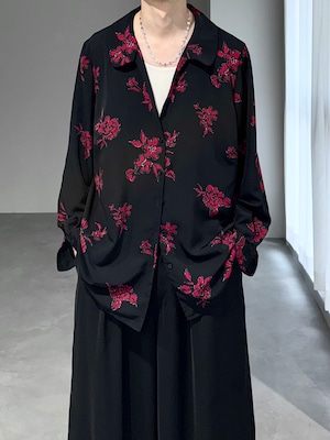 flower loose shirt / black × red