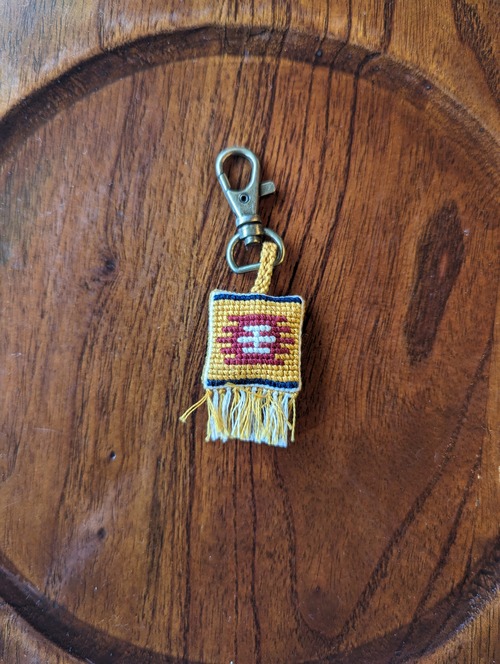 手刺繍existence キリム柄マースお守り