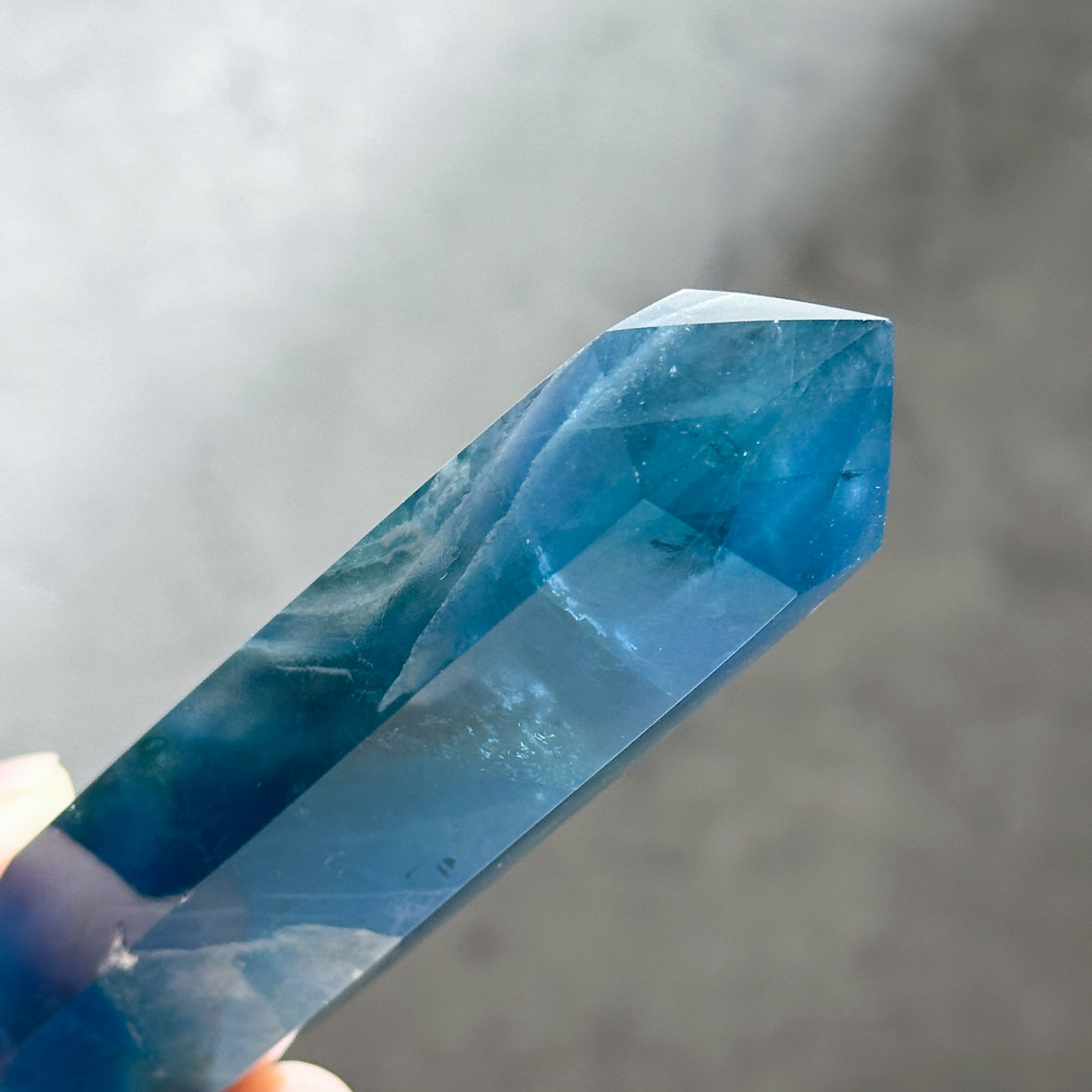 ブルー、グリーンフローライト タワー型91◇ Rainbow Fluorite