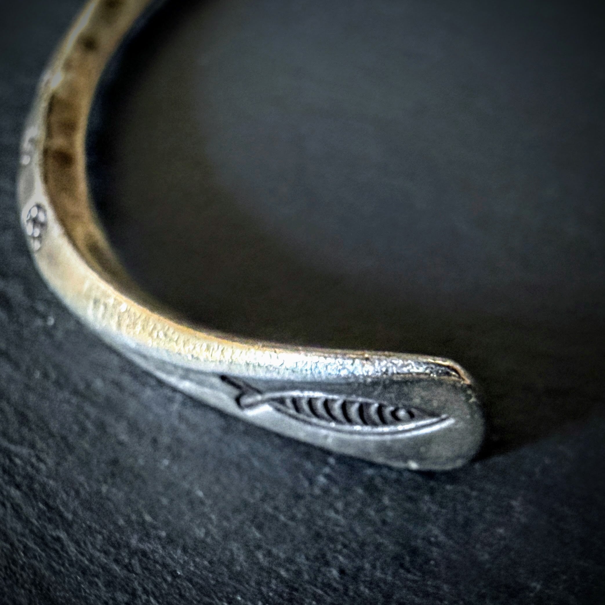 Ridge Bangle | カレンシルバー バングル | Orbit8