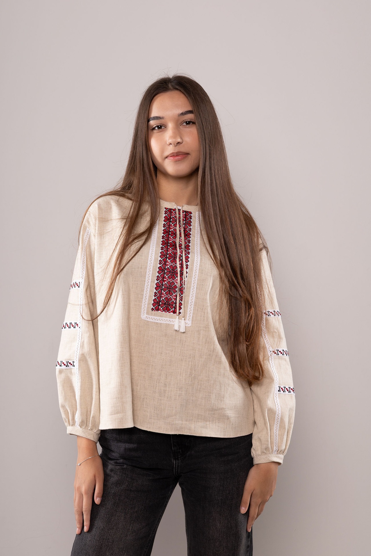 ウクライナ刺繍ヴィシヴァンカ クロスステッチ　手刺繍　ブラウス　麻　レディース・フリーサイズ - 9