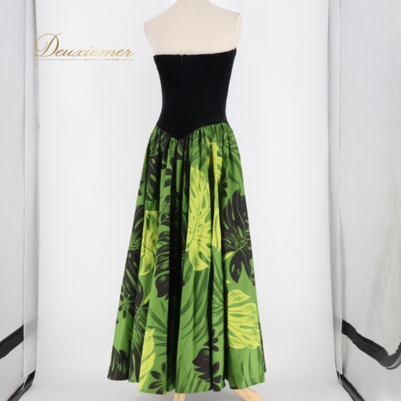 フラダンス 衣装 ワンピース ドレス u'ino! ブラック系 グリーン系 ハワイ製 ベロア チューブトップ 異素材 かわいい 華やか 鮮やか 高級感 光沢 上品 きれい 黒 緑 ハワイアン アロハ ハワイアンプリント フラ ダンス レッスン 練習 おしゃれ