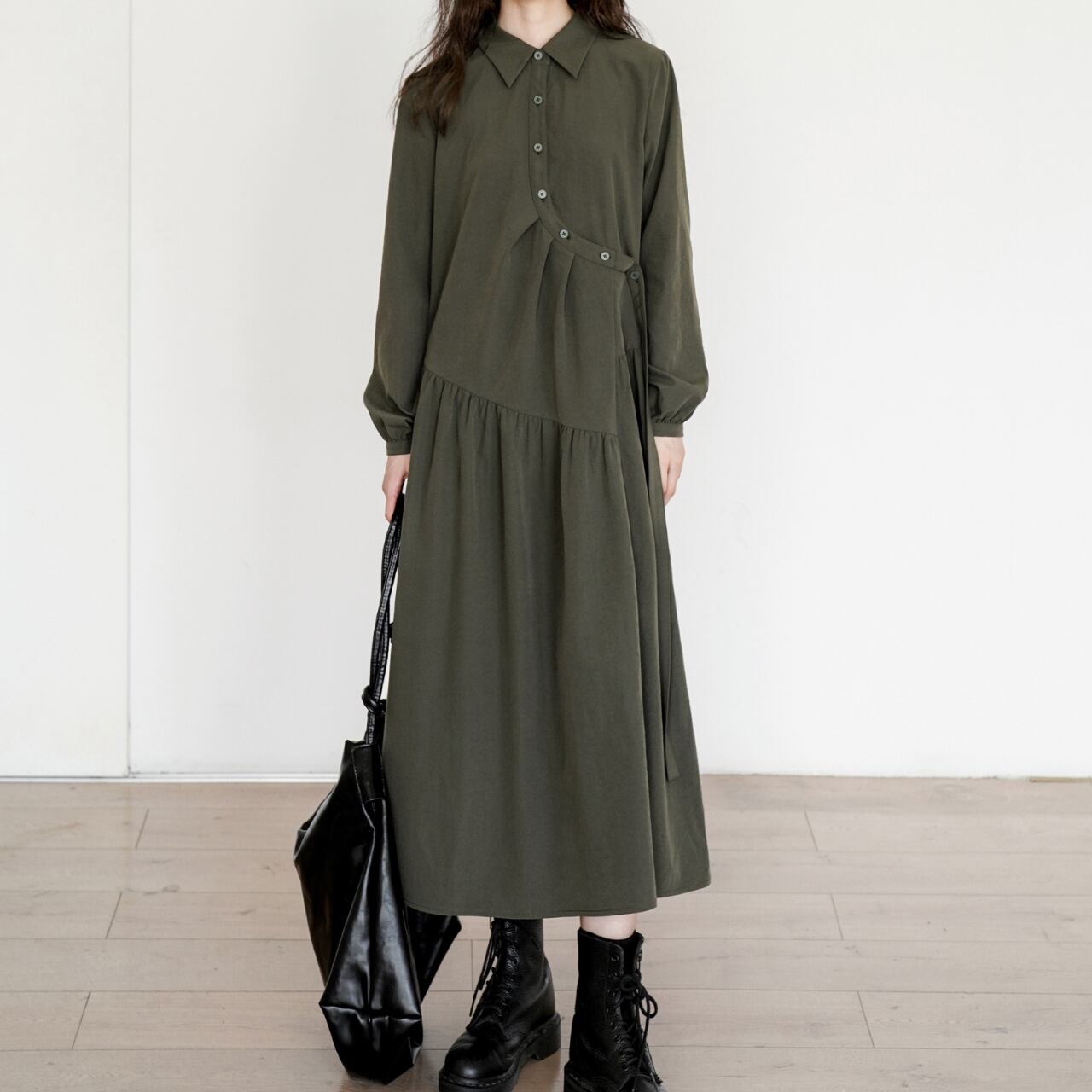 デザインボタンギャザーワンピース a0235