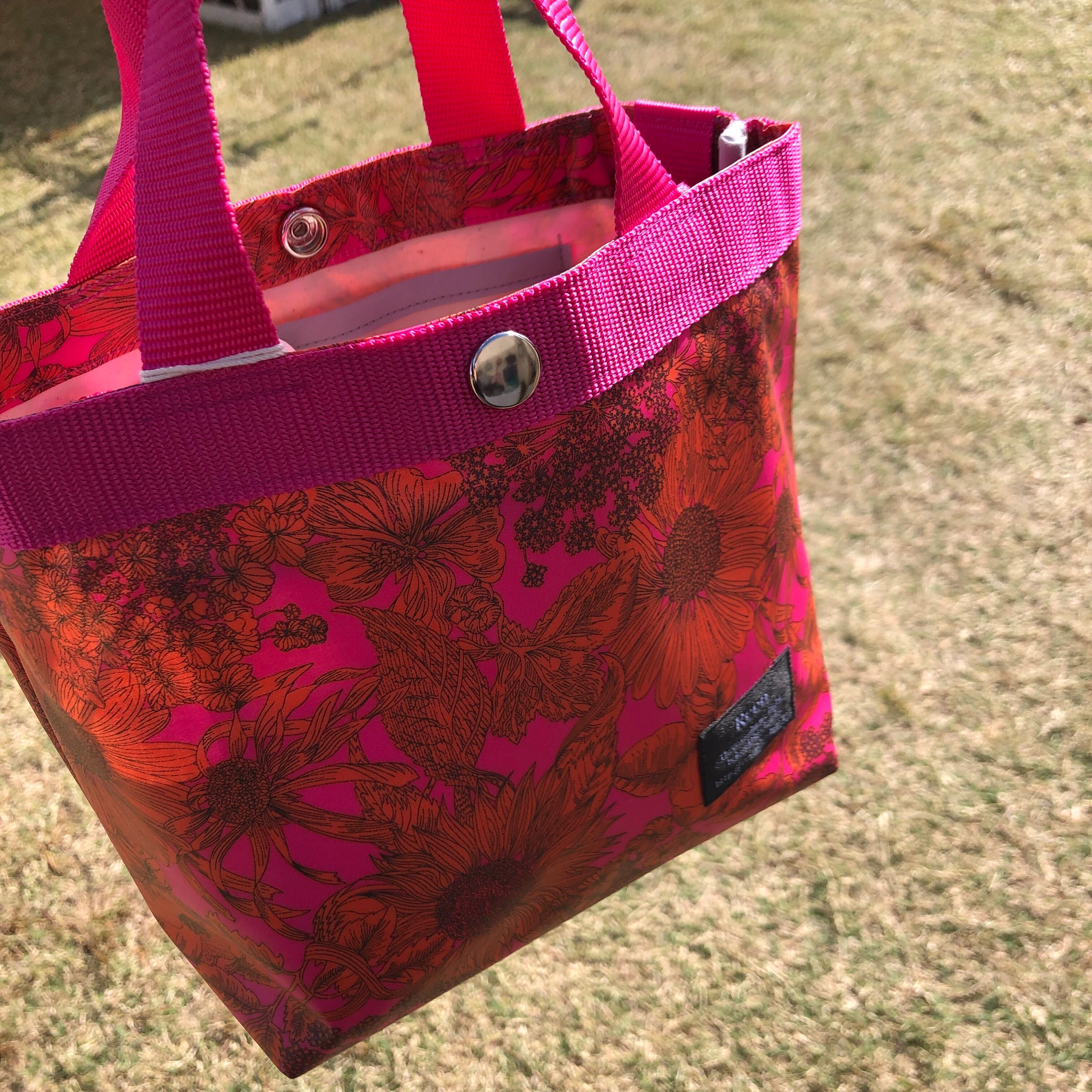 ファミリア2024春リバティ柄トートバッグ 【公式通販】