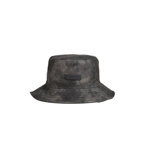 BREATH / faux leather hat