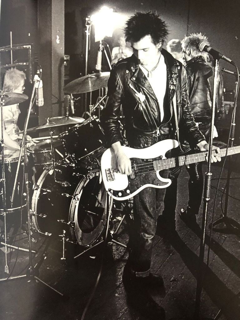 Bollocks Dennis morris Sex Pistols 写真集 Amazon | The Bollocks: A Photo Essay of the Sex Pistols