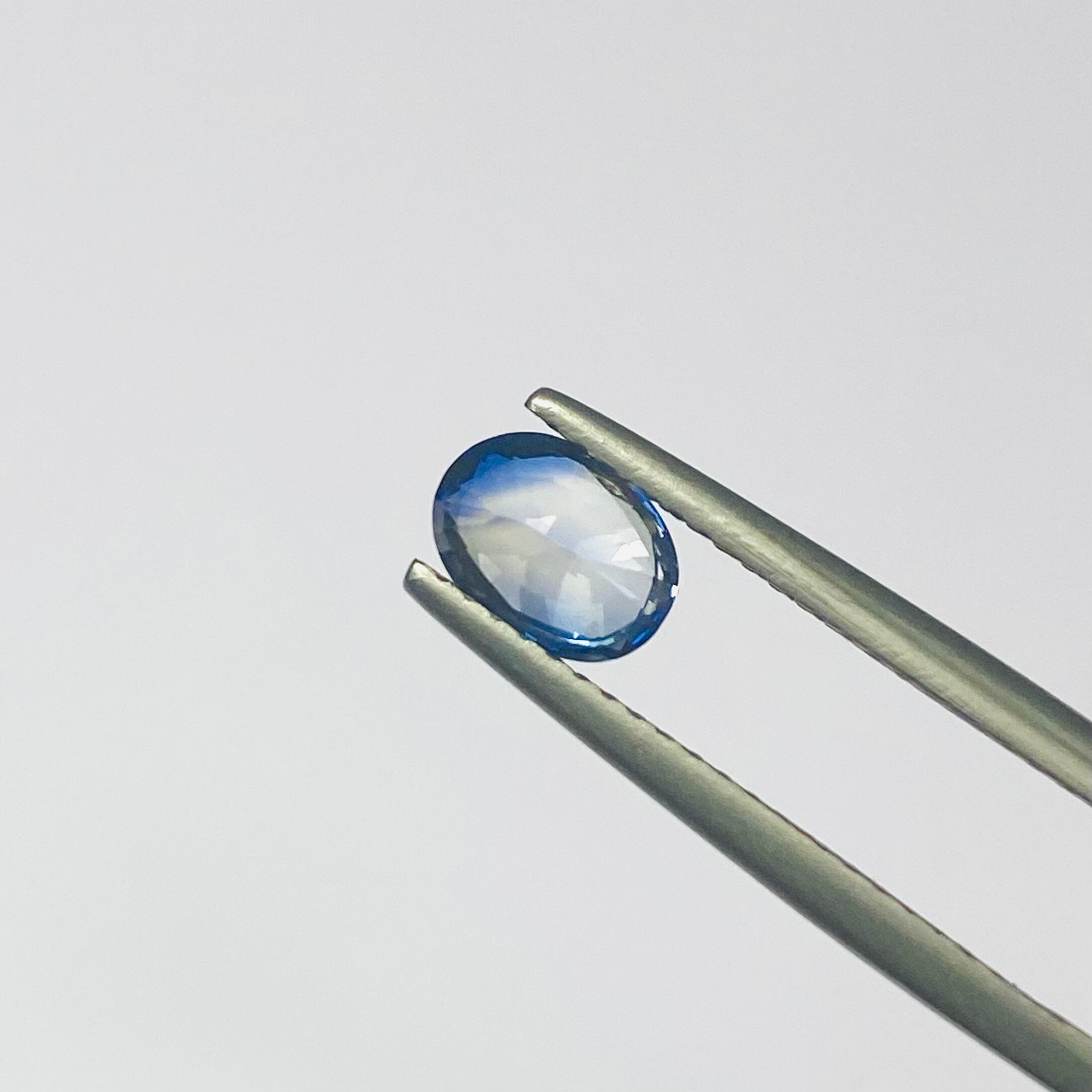 アートなバイカラーサファイア　ブルーもグラデ