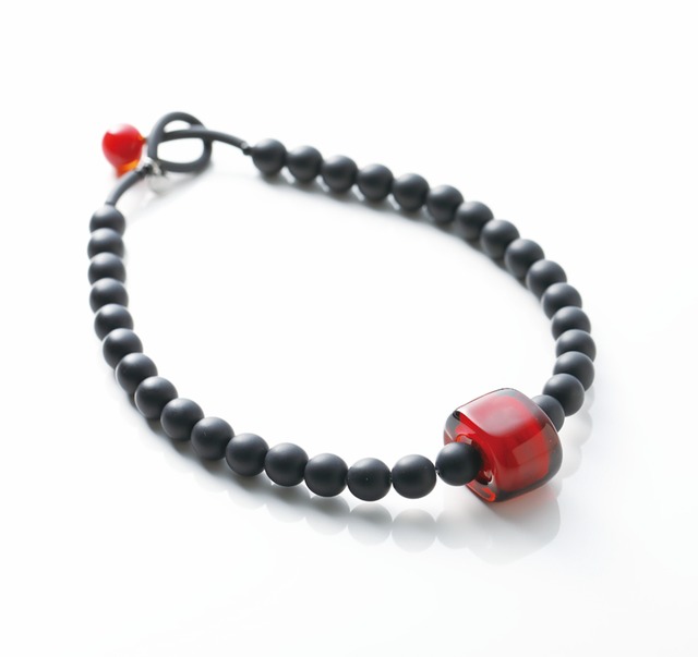 【Vetrosa (ヴェトローザ)】 ネックレス (ワインレッド&ブラック)