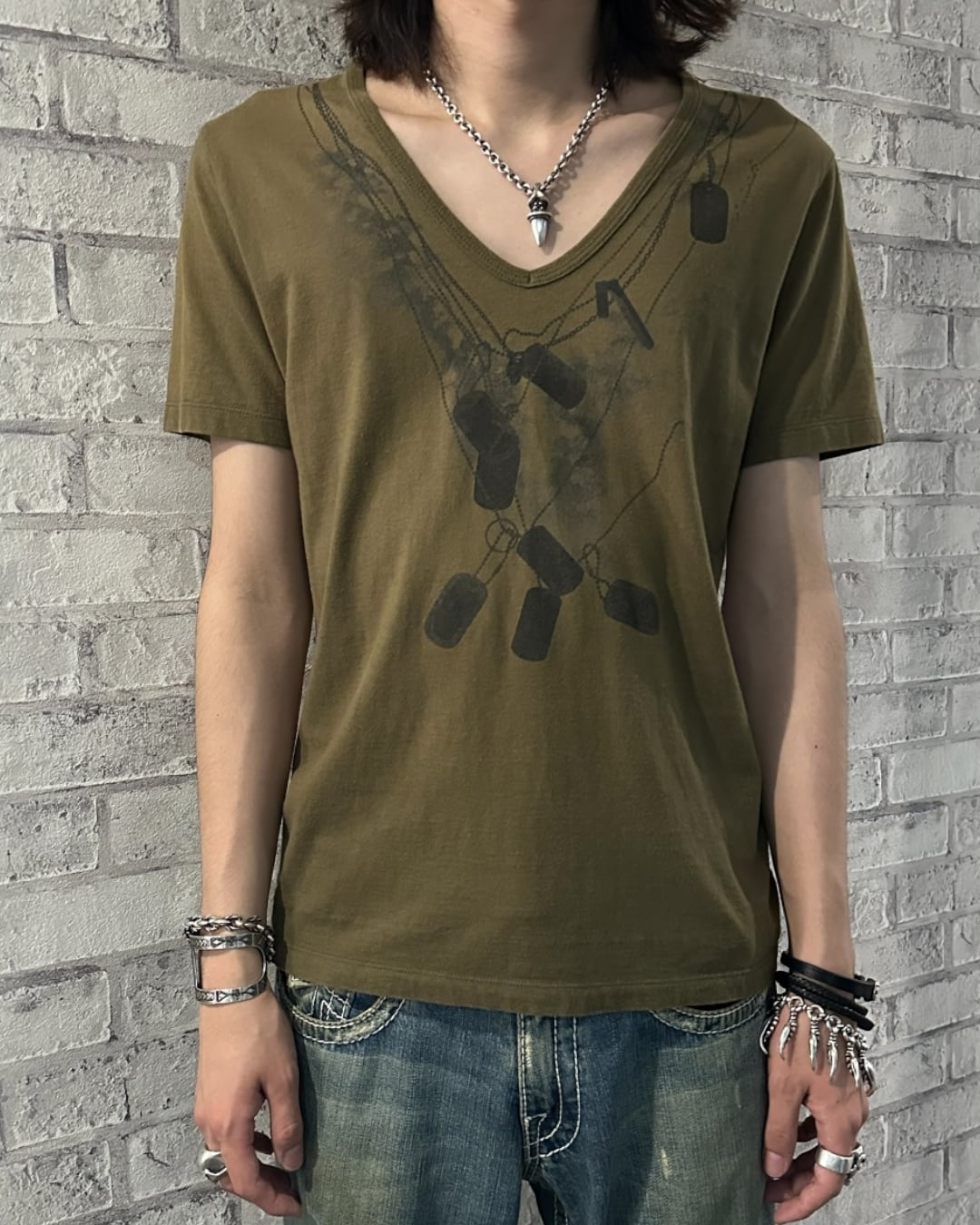 BLACKBARRETT BY Neil Barrett Vネック Tシャツ BLACKBARRETT by NEIL BARRETT Dog Tag Graphic V-Neck T-Shirt Size:2