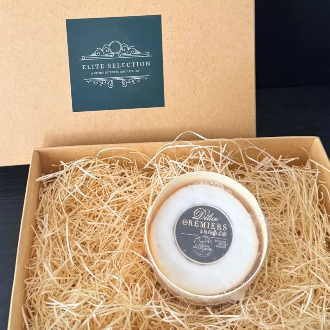フランス産 デリス デ クレミエ オ トリュフ ミニ 100g 白カビ トリプルクリーム グラスフェッド チーズMini Delice des Cremiers Truffle 100g Artisanal Triple Cream White Mold Grassfed Cheese