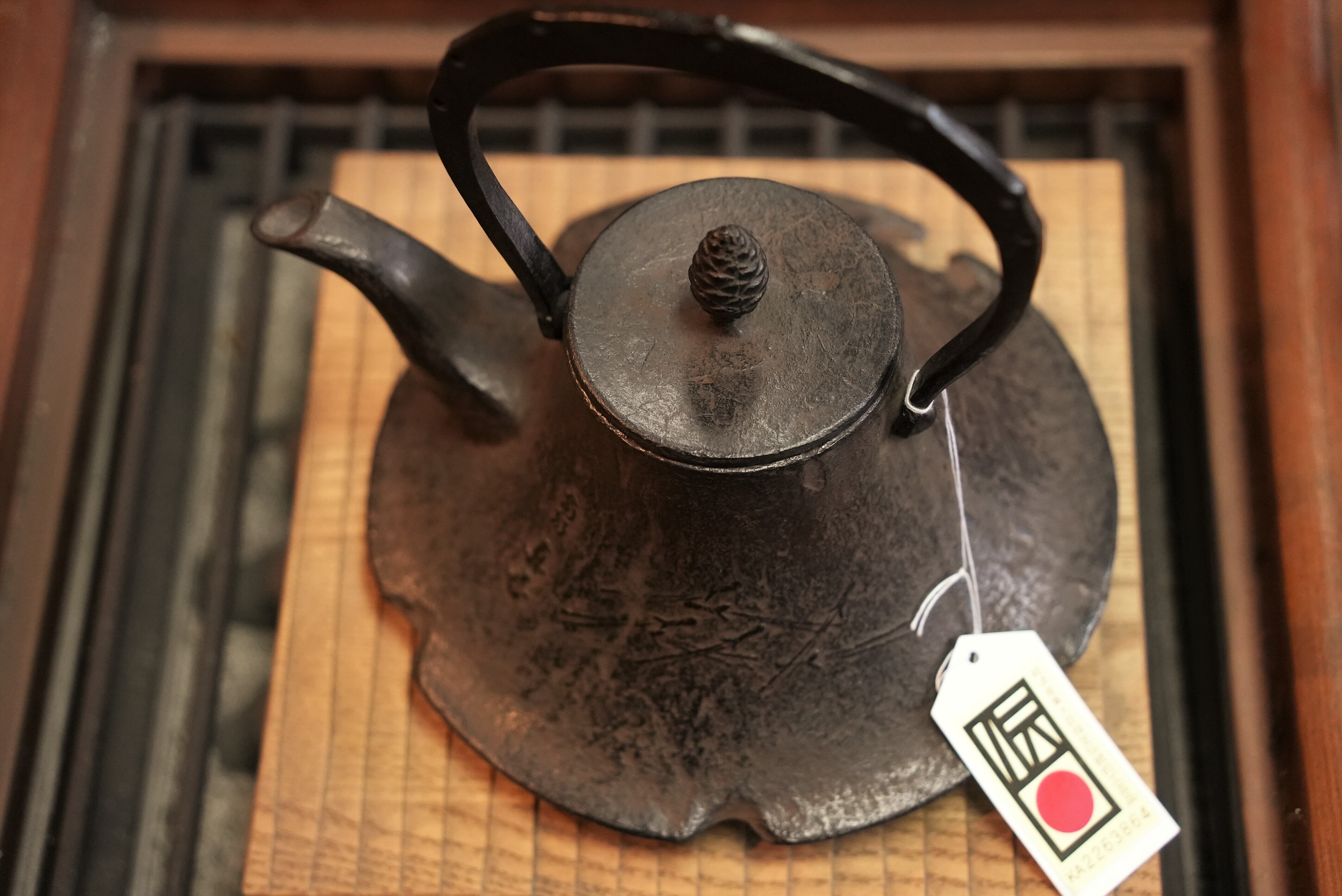 南部鉄器 鉄瓶 富士型 松葉 0.5L 松鹿堂 伝統工芸士 菊池真吾作 | 1848