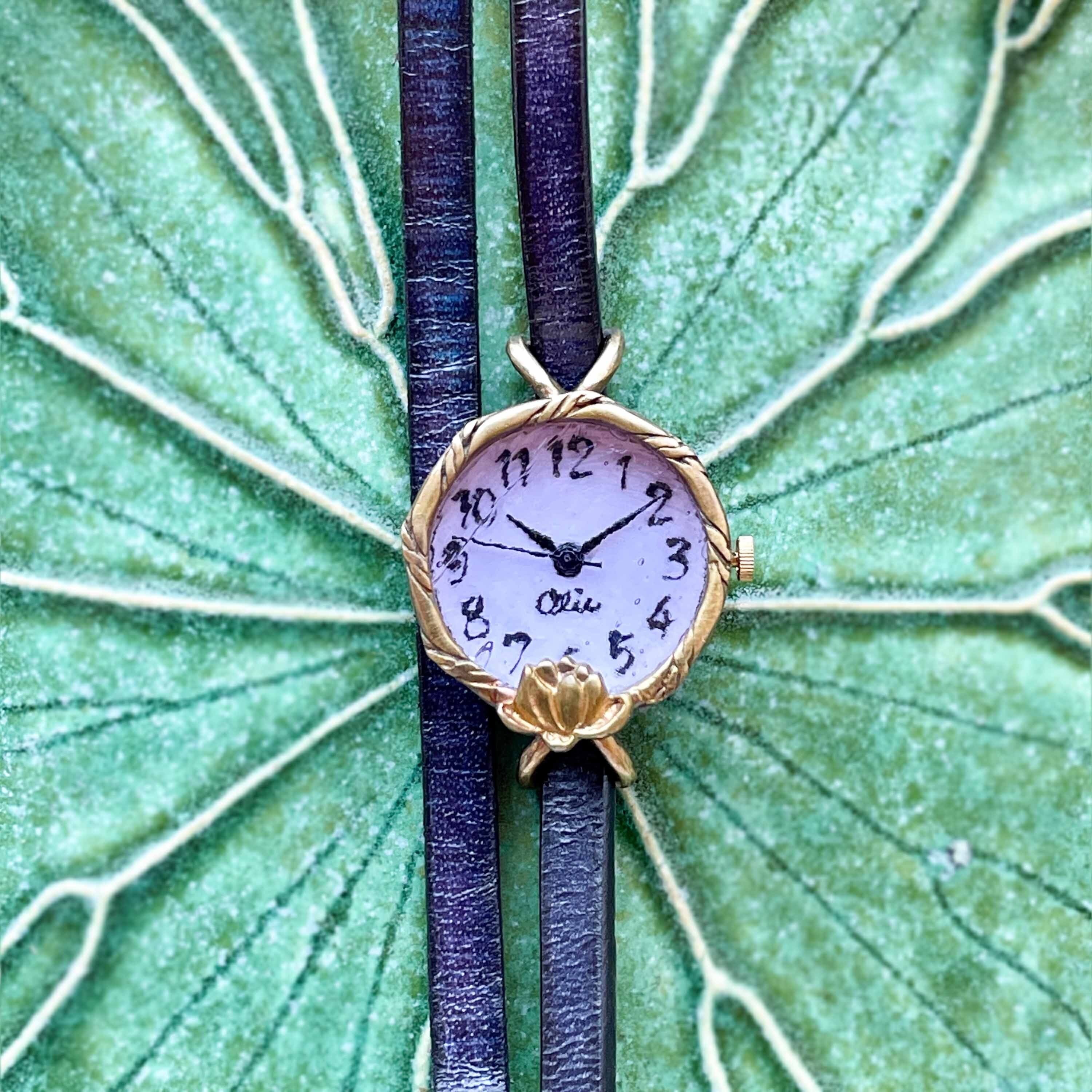 Lotus ミッキーマウス腕時計革ベルトは劣化しております