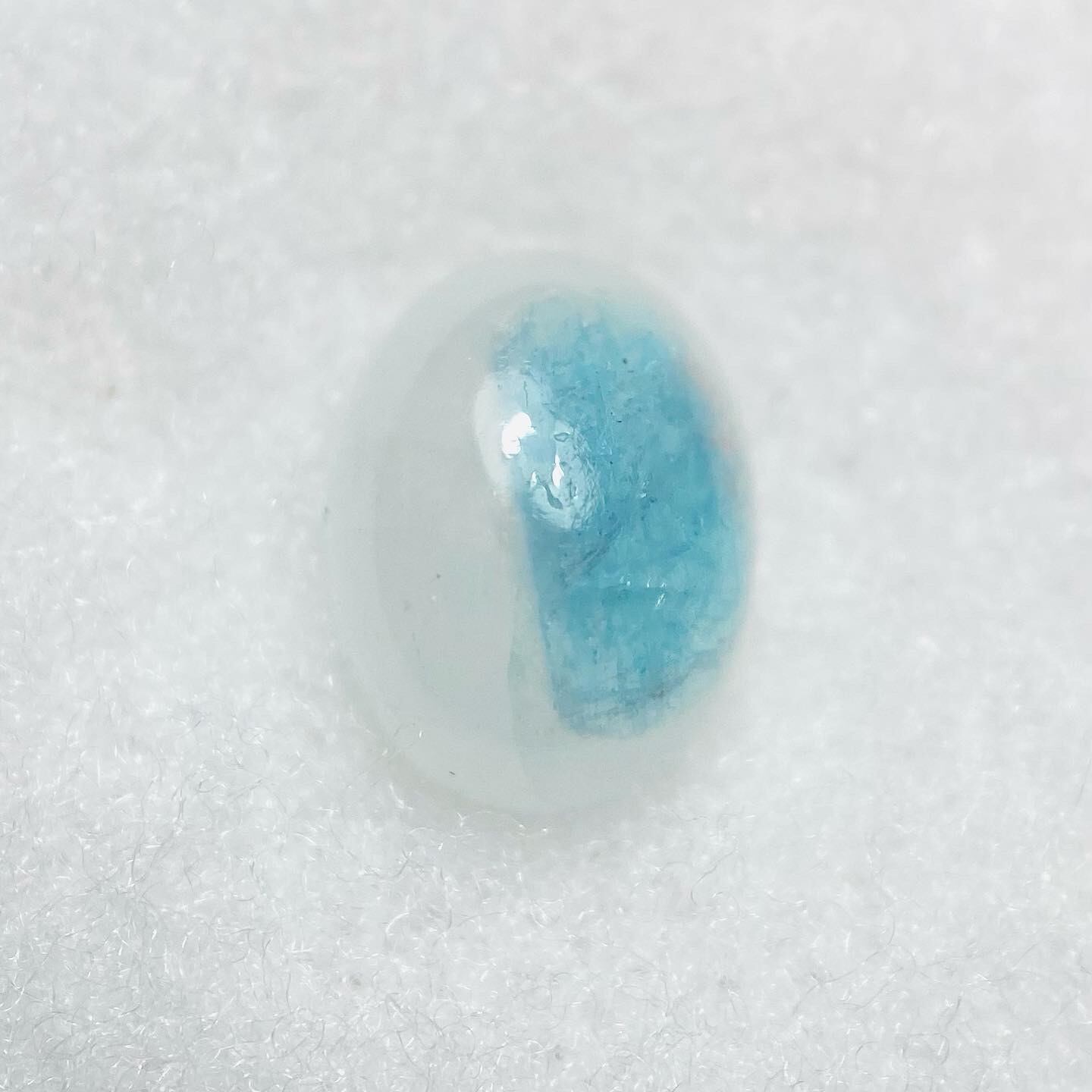 ひんやりしそうなパライバインクオーツ