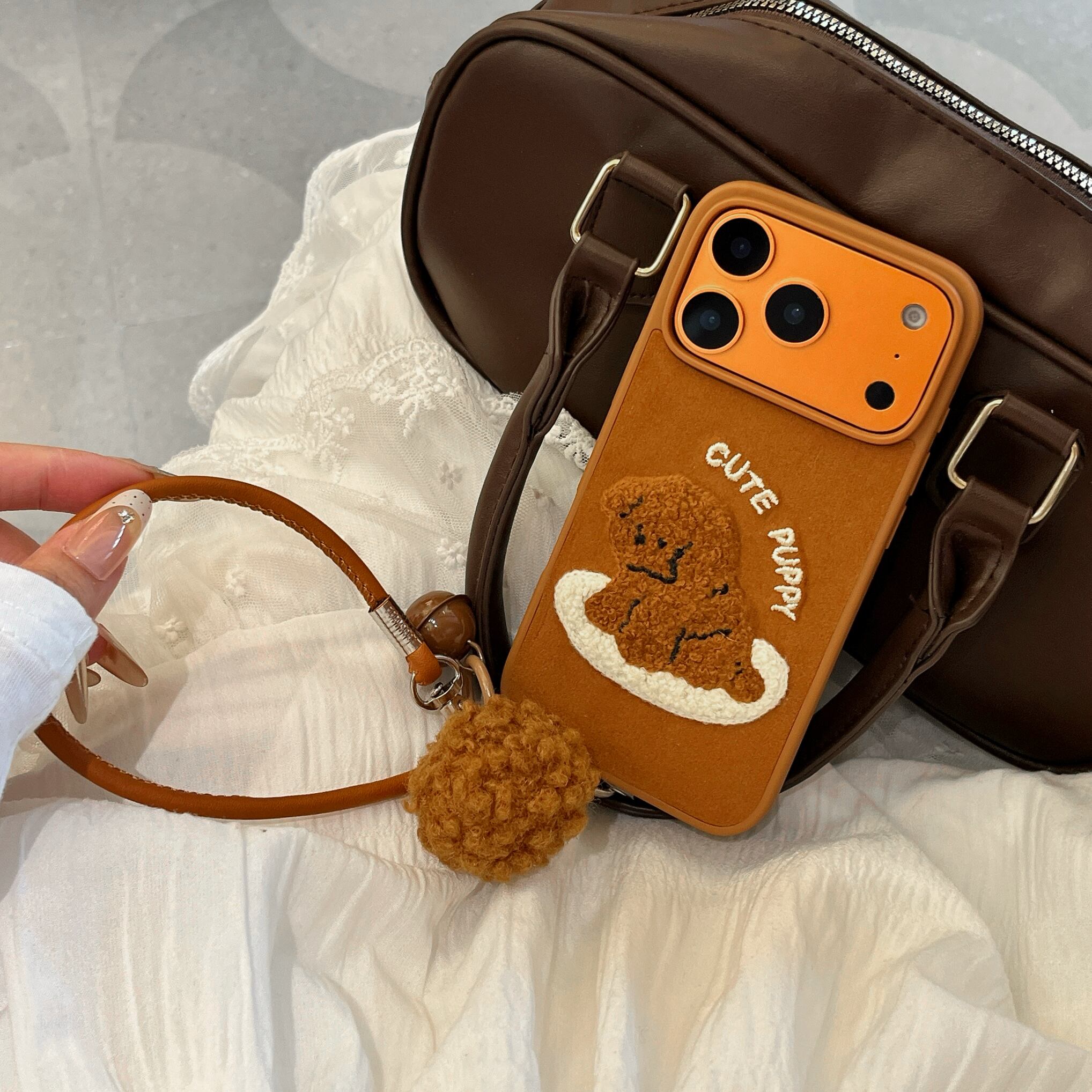 ワンちゃん 刺繍 iphone 17 16 15 14 ケース 可愛い 犬 ドッグ ハンド