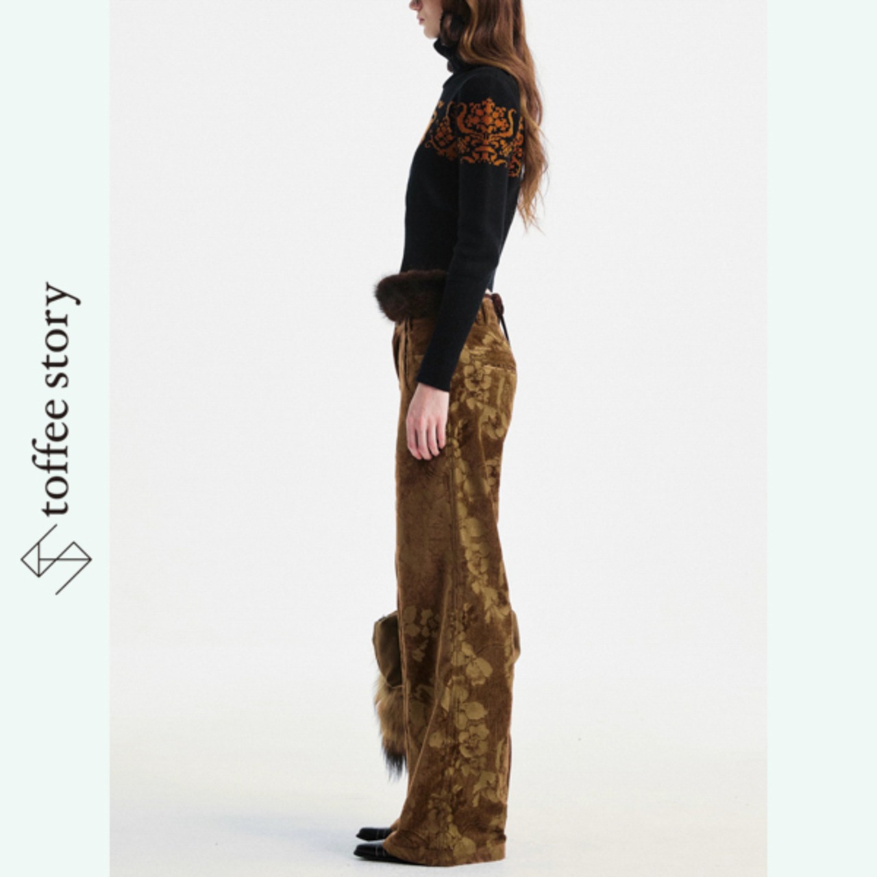 レトロの温度を歩くフローラルパンツの余韻譜 《B0061》