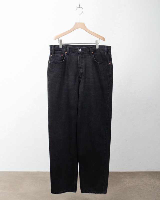 "Levi's" 550, relaxed fit black denim trousers / SIZE: W36 L32