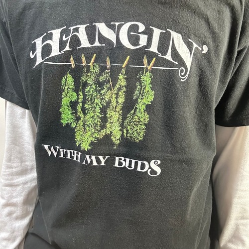 HANGIN’ with my Buds Tシャツ / L