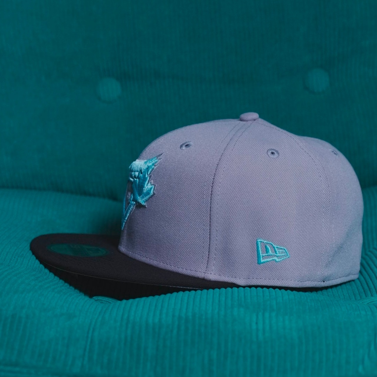 【gifthat別注】NEW ERA 59FIFTY/5950 TORJAY トロント・ブルージェイズ　GRAY BLACK SEAGLASS