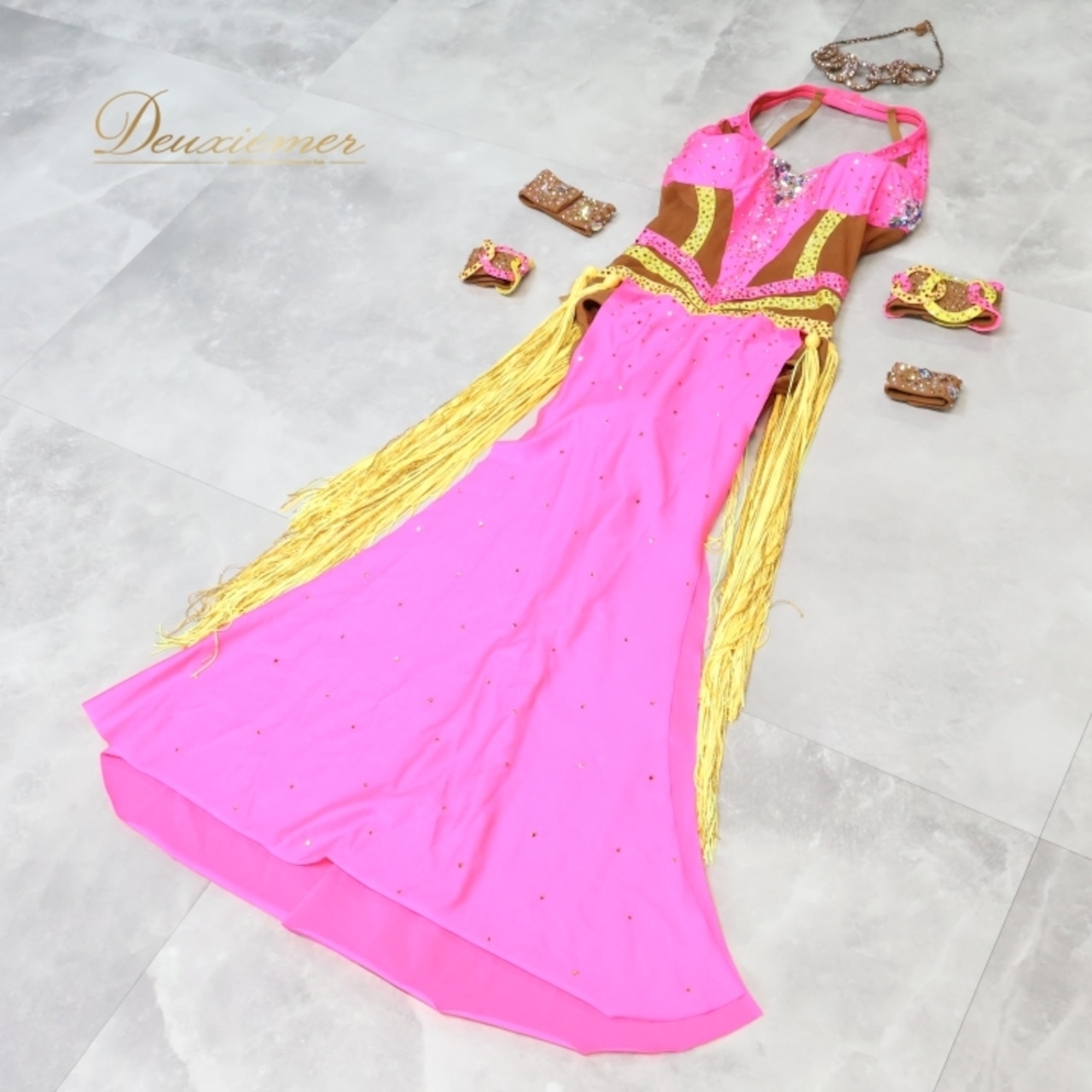 社交ダンス 衣装 チャコット Chacott ラテン ドレス ワンピース デモ 競技 ダンス パーティ 発表会 特徴的 個性的 フリンジ 蛍光 ピンク系 イエロー系 日本製 ダンス衣装 エレガント 大人用 デモ用 ドレスバッグ付き 華やか 競技用 ダンスパーティ用