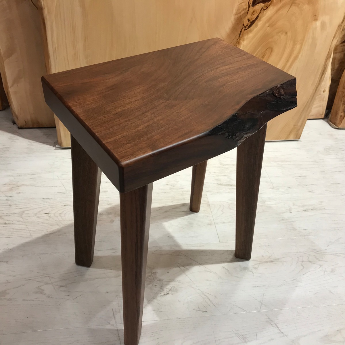 ウォールナット スツール 345×200-250×440 | 千年家具 - 一枚板 